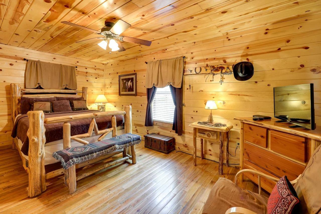 Broken Bow Rental Cabin With Hot Tub And Bar Zewnętrze zdjęcie